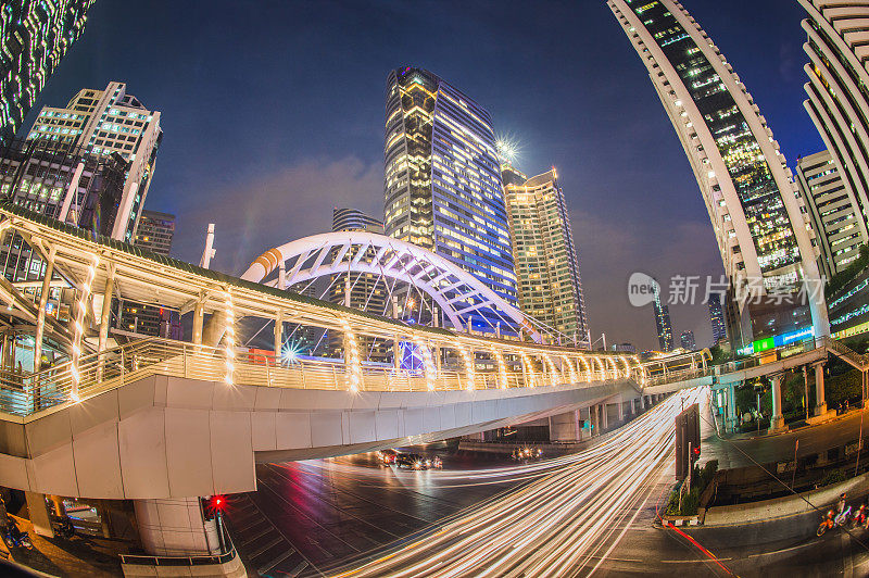 泰国曼谷市中心，阿索克，Silom, CBD Sathorn的空中步道narathiwassathorn和空中火车站Chong Nonsi